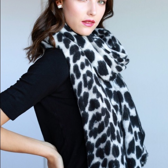 White Leopard Oversized Soft Scarf - Picture 4 of 5